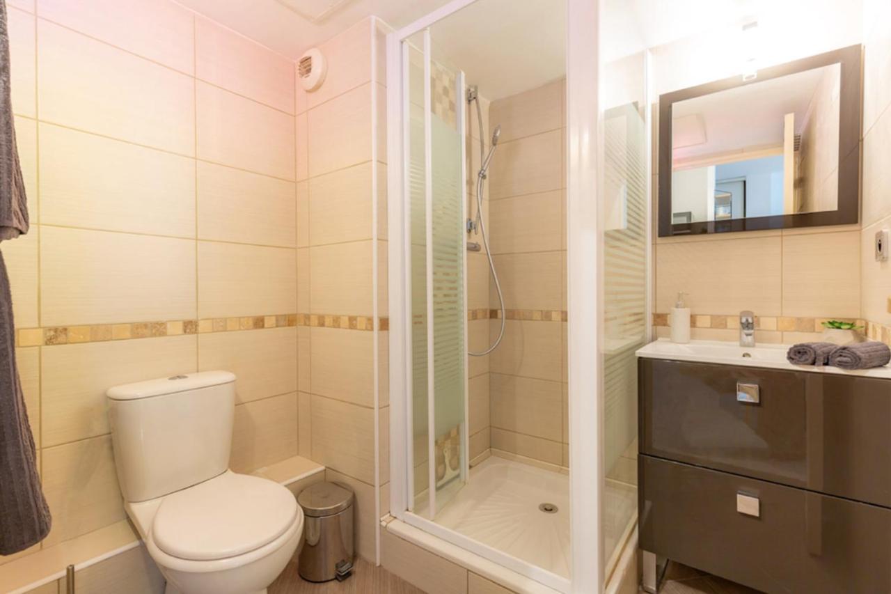 37 M2 With Terrace Near Velodrome Apartment